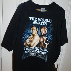 THE WORLD AWAITS DE LA HOYA VS.MAYWEATHER MAY5,2007 MGM GRAND LAS VEGAS  T SHIRT